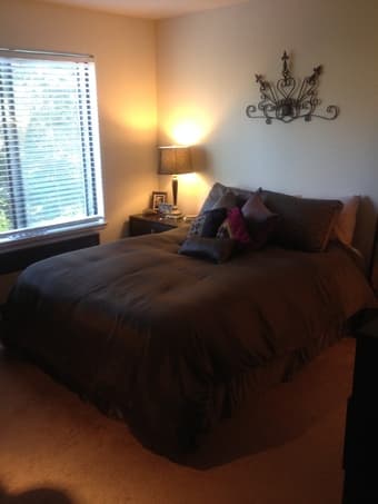 $1300 PRIVATE bdm w/in-suite bathroom, d-town Menlo Park (5/26-6/22) 2