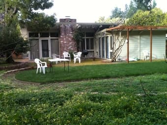 Large, furnished bedroom for summer sublet - Palo Alto 3