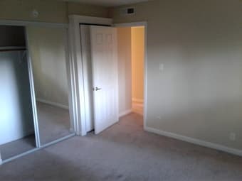 Master bedroom available in 2br/2ba in Menlo Park 1
