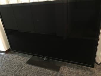 Samsung 50" HDTV, 2011 6000 series, 1080p LED with DVD player 2