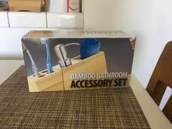 NEW  Bamboo bathroom accessory set 2