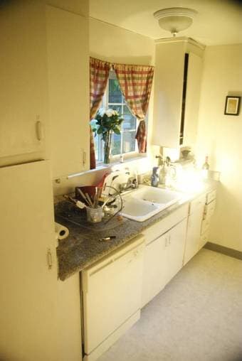 spacious bedroom with sunroom annex in charming menlo park complex 1