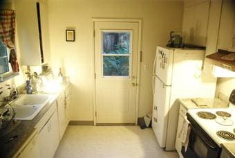 spacious bedroom with sunroom annex in charming menlo park complex 3