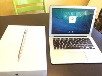 MacBook Air - 13.3" - Intel Core i5 - 4GB Memory 1