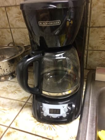 Black Decker Coffee Pot + Filters 1