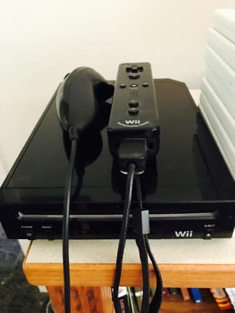 Black Nintendo Wii 2012 with 9 games 1