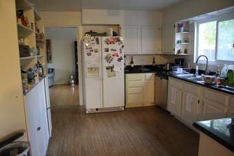Palo Alto room+bathroom with 4 girls 3