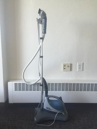 Shark Garment Stand Steamer, GS300 1