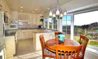 Lovely Bedroom in Large Shared House w/ Huge Backyard, Near SFO! 3
