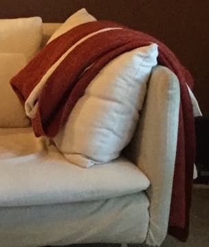 FOR SALE: ONLY 6 MONTHS OLD CHAIRS, RUGS, BLANKETS, VACUUM CLEANER 2