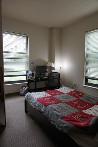 Munger Quad room from 6/18 to 6/28 (for females) 1