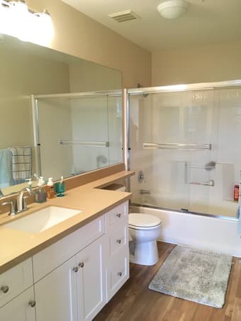 Spacious Master Suite in 3 bed 2 bath Apartment w/Washer Dryer in Unit 2