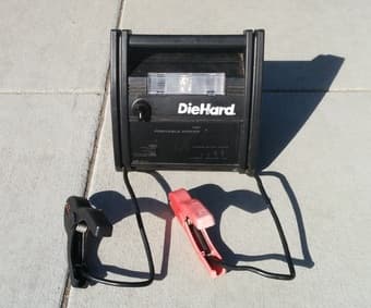 Diehard 750 Amp Jumpstarter Jumper Cables with Battery 1