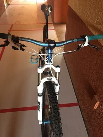 Giant Anthem, Medium, with Upgrades and Accesories 2