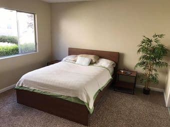1BR with private BA in Menlo Park and designated parking spot 1