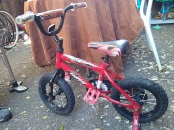 12" and 10" bike for sale with training wheels 2
