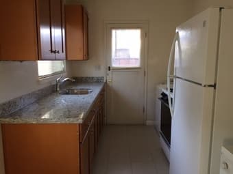One-Story no smoking no pets Triplex, available NOW! 2