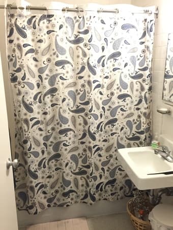 Curtain shower + Ring metal shower curtain 1