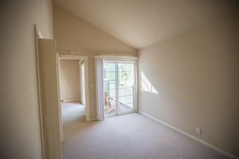 Bright 1 bedroom with deck at ocean view house for rent 3