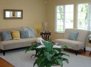 Furnished room in 5 bed/4.5bath house June 22-July 26 2