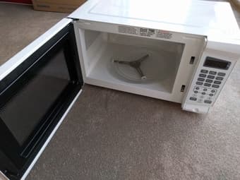 Microwave - lightly used, excellent condition 2