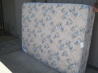 !!SALE!! Matching Oak Bedroom Set w/ Mattress & Box Spring 3