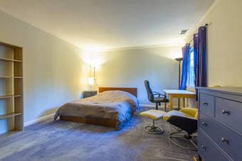 Spacious bedroom available in Atherton 5-bedroom house - Jul,Aug&Sep 3
