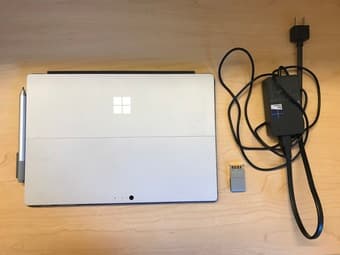 Microsoft Surface Pro 4 - 256GB / Intel Core i5 1
