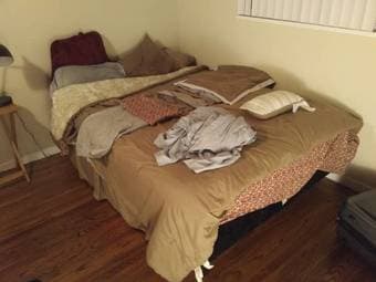 Queen bed set: Mattress, base, sheets, pillows, and bed frame 1