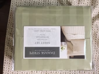 Brand New Macy's Twin XL 3-pc sheet set - 500 thread count 1