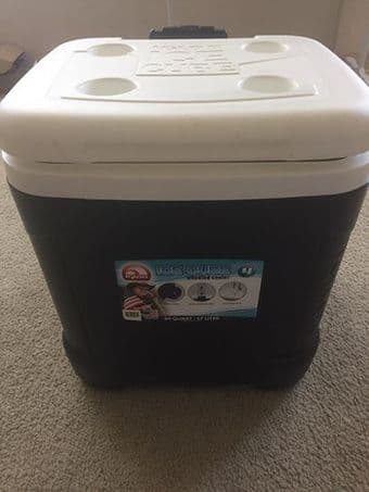 Moving Sale.Lamp, radiator, ice cube, chairs 3