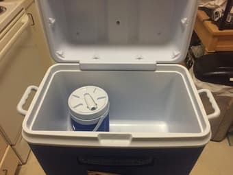 Rubbermade 54qt Cooler + 1/2 Gallon jug with spout 2