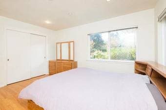 Beautiful, large corner room, furnished, in large shared house w/ pool 2