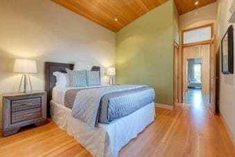 Spacious Furnished Bedroom w/ Private Bath in New/Modern Home in RWC 2