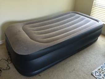 FINAL SALE! Inflatable bed with built in electric pump (new very clean 1