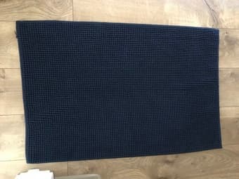 Bath mat (x2) 1