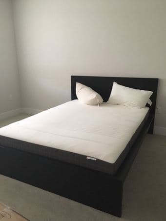 Bed, mattress and pillows 3