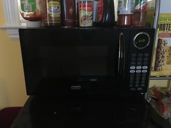 Sunbeam Microwave (0.9 cu ft.) 1
