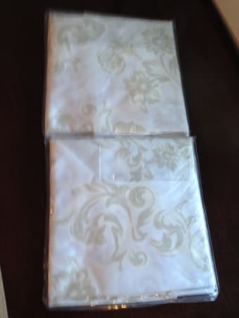 Formal dining cloth napkins & mats 2