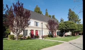 Room For Rent / Mt. View / 2 bdrm 1.5 bath 2 story TownHouse 1
