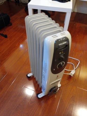 Moving sale (Poang chair, table, heater, trash bin) 2