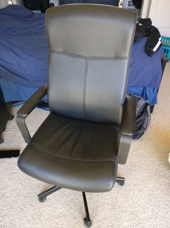 [moving sale] iKEA Malkolm Swivel Office Chair (palo alto) 1