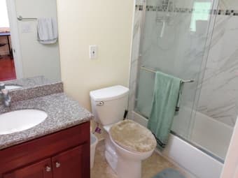 Mater bedroom with private bath in Palo Alto 3