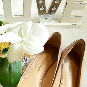 stylish shoes Gianni Bini nude two-toned flats size 6.5 3