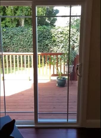 Good Medium-Size Bedroom in Large House, Pool & Private Terrace Entry 2