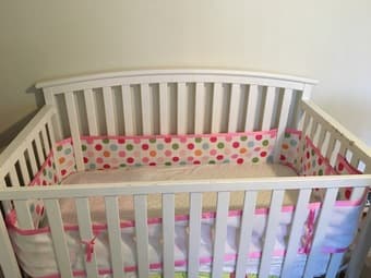Graco Convertible Crib- Full Set 2