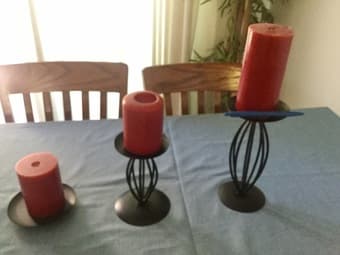 SET OF CANDLES AND HOLDERS 3