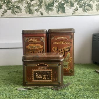 VINTAGE DESIGN TINS 3