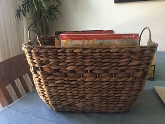 MAGAZINE RACK 1