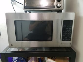 GE 1.6 Cu. Ft. Countertop Microwave Oven 1